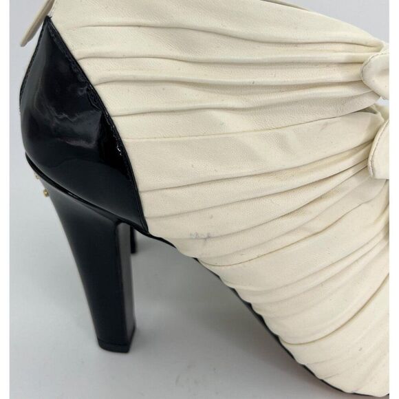Authentic NWT CHANEL Ivory Bow Detail CC Logo Ruched Ankle Booties Size … - Picture 7 of 17